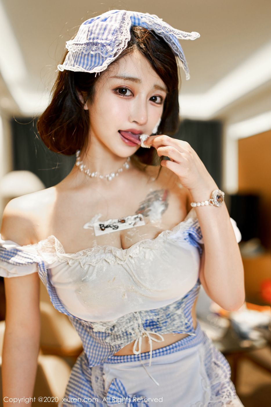 [XIUREN秀人网] 美女模特Betty林子欣蛋糕妹妹女仆装主题三亚旅拍 No.1936