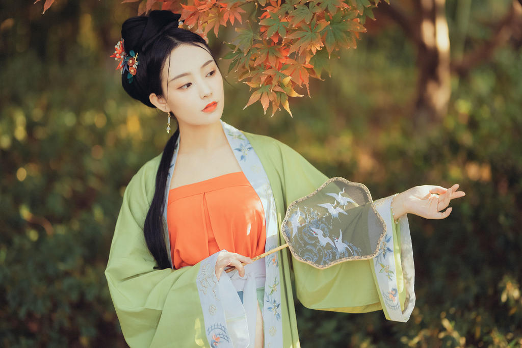 古装美女肤如凝脂面似桃花写真