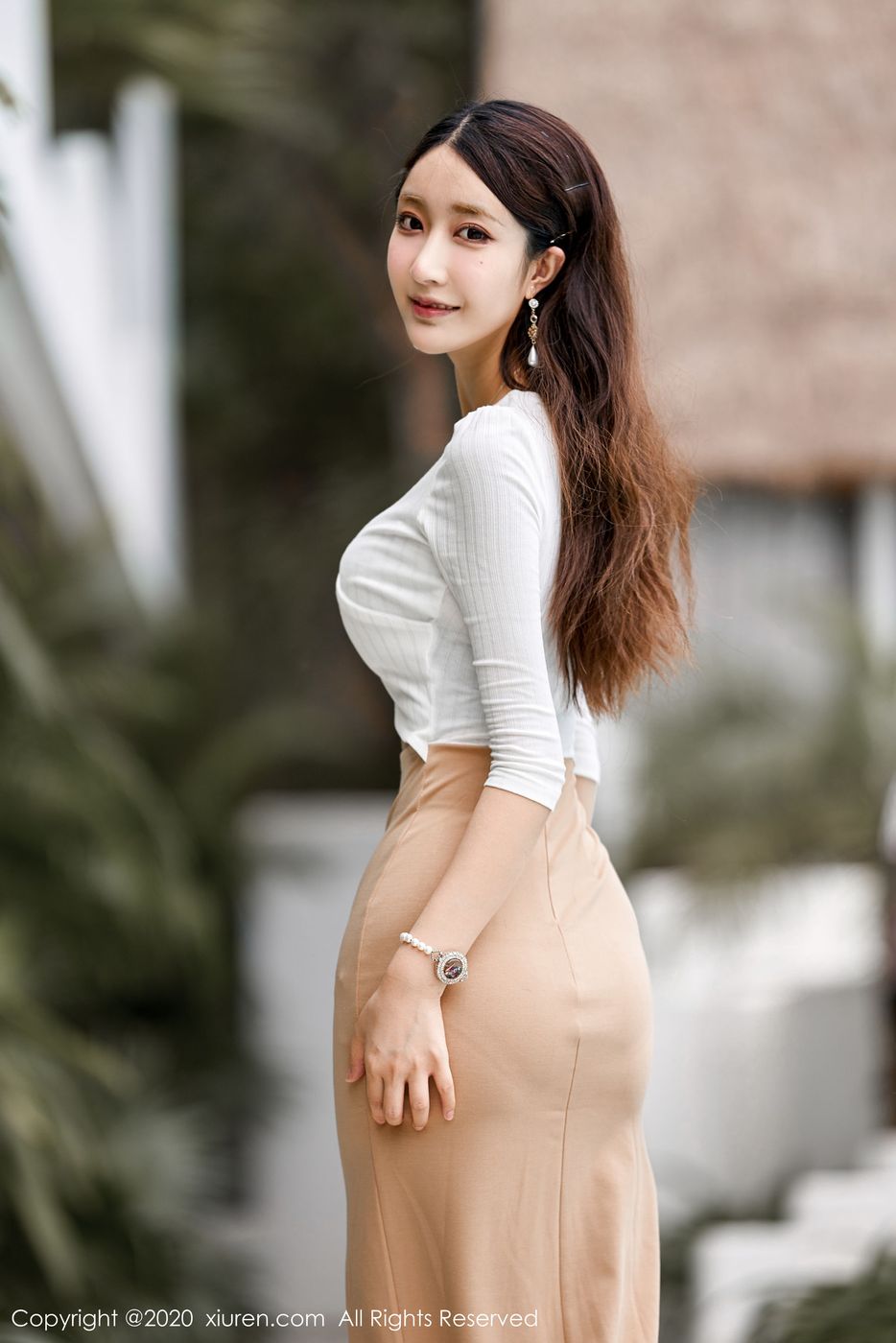 [XIUREN秀人网] 美女模特Betty林子欣长裙翘臀开裆主题三亚旅拍 No.1993