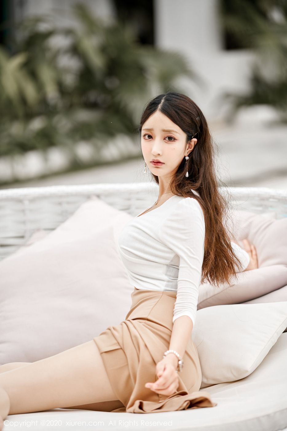 [XIUREN秀人网] 美女模特Betty林子欣长裙翘臀开裆主题三亚旅拍 No.1993