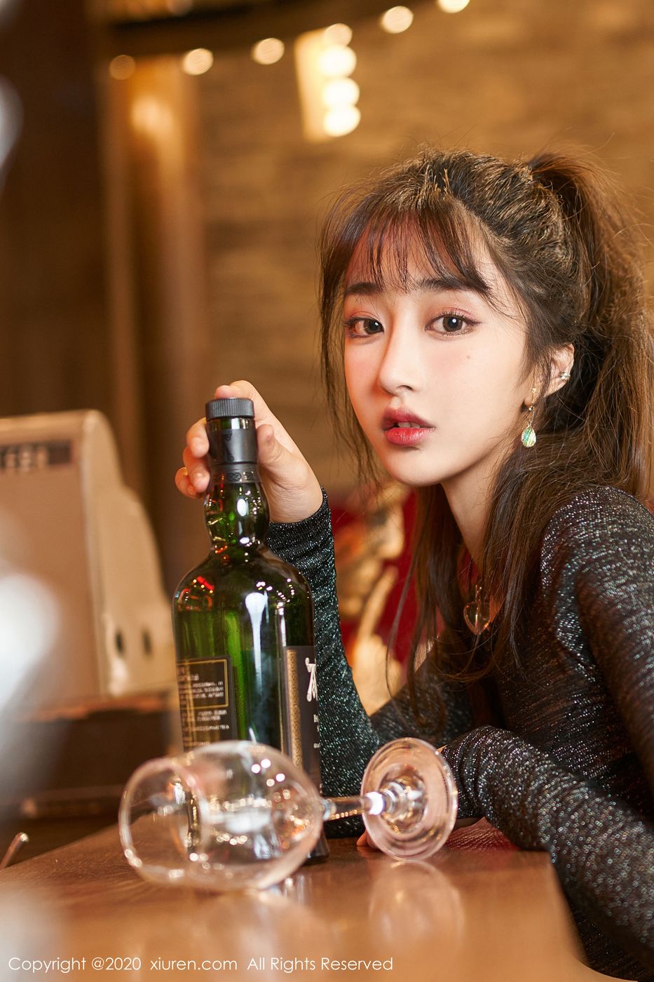 [XIUREN秀人网] 美女模特Betty林子欣酒吧丝袜主题私房魅惑写真 No.2085