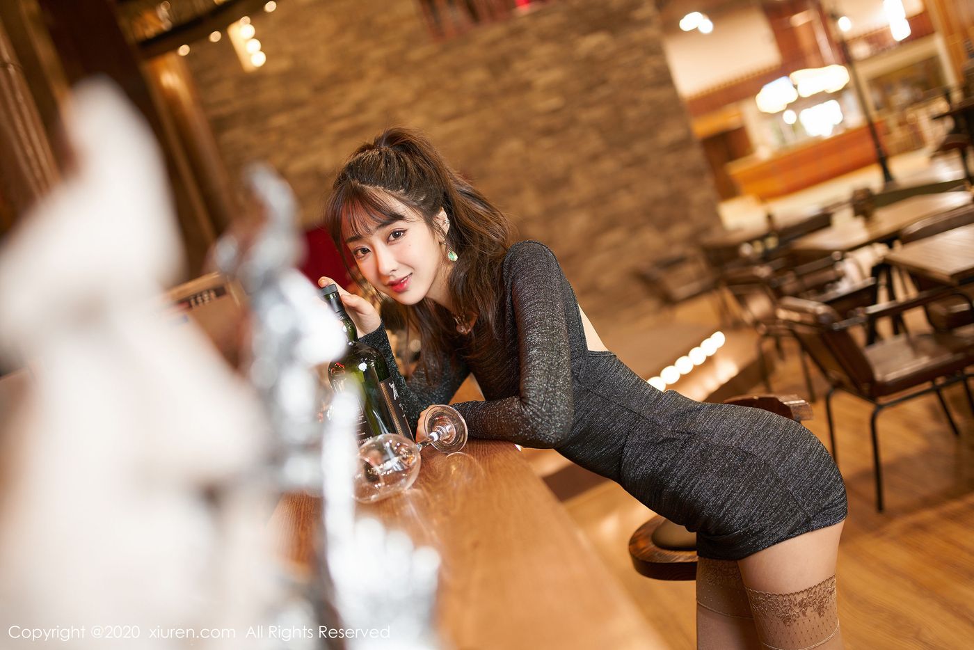 [XIUREN秀人网] 美女模特Betty林子欣酒吧丝袜主题私房魅惑写真 No.2085