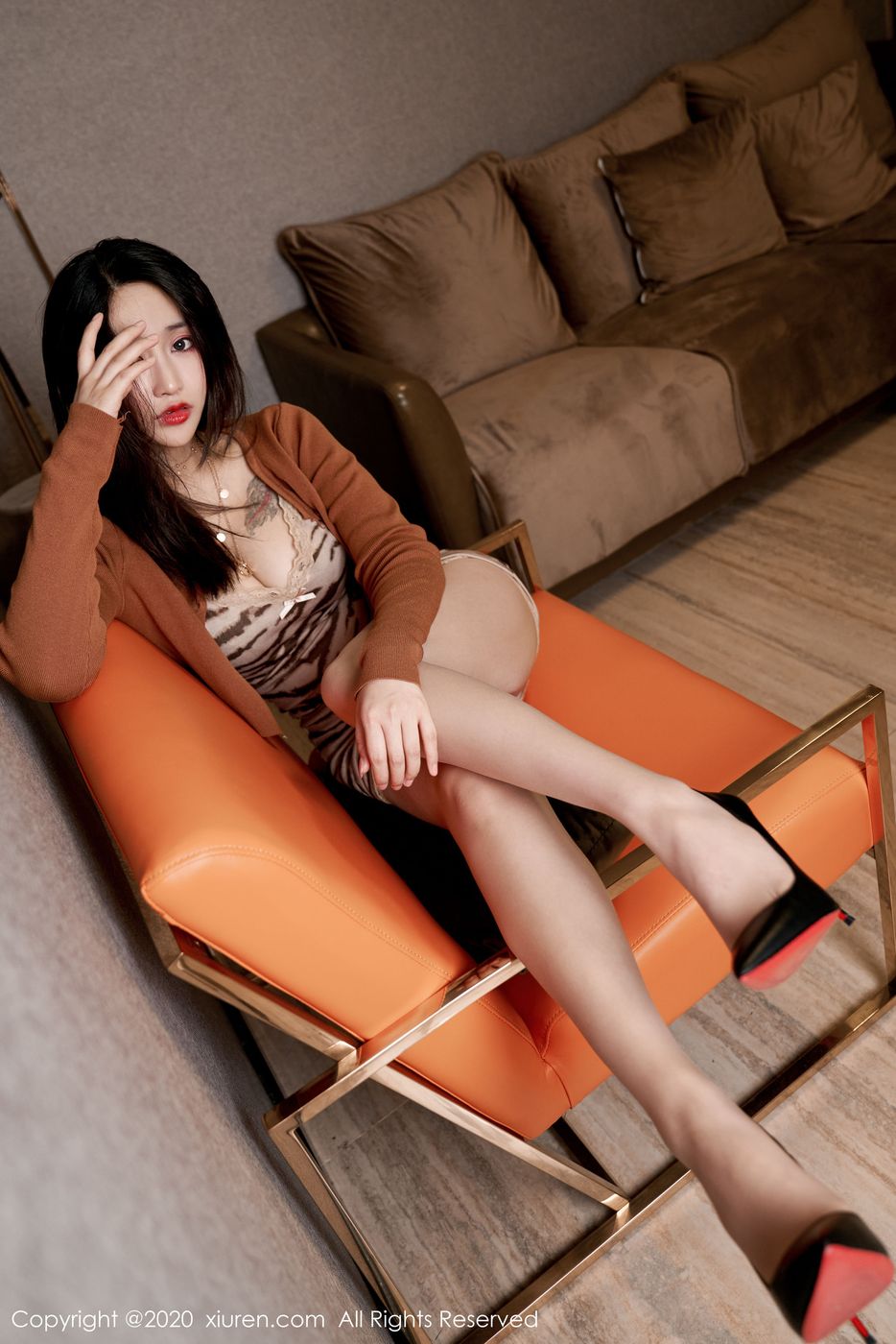 [XiuRen秀人网] 美女模特Betty林子欣性感吊裙与高耸雪峰心愿旅拍 No.2208