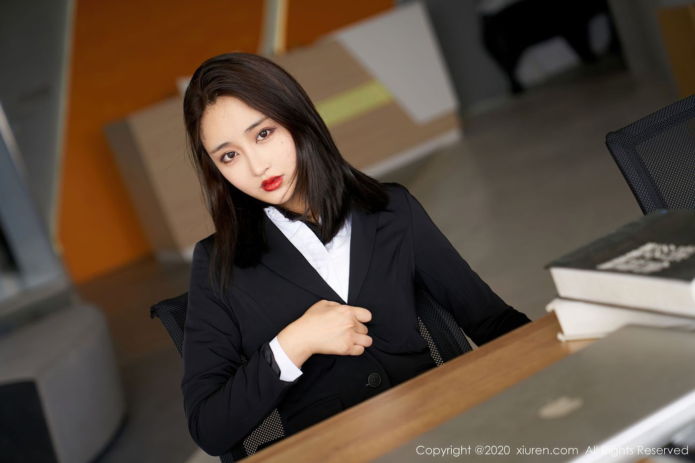 [XIUREN秀人网] 美女模特林子欣Freya白领制服职场系列心愿旅拍 No.2392