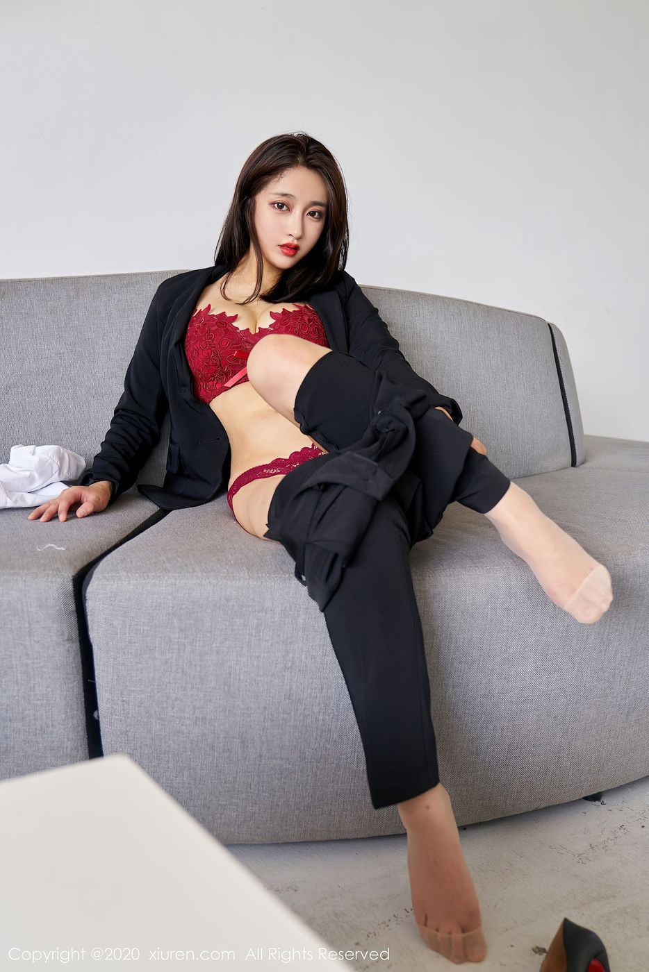 [XIUREN秀人网] 美女模特林子欣Freya白领制服职场系列心愿旅拍 No.2392