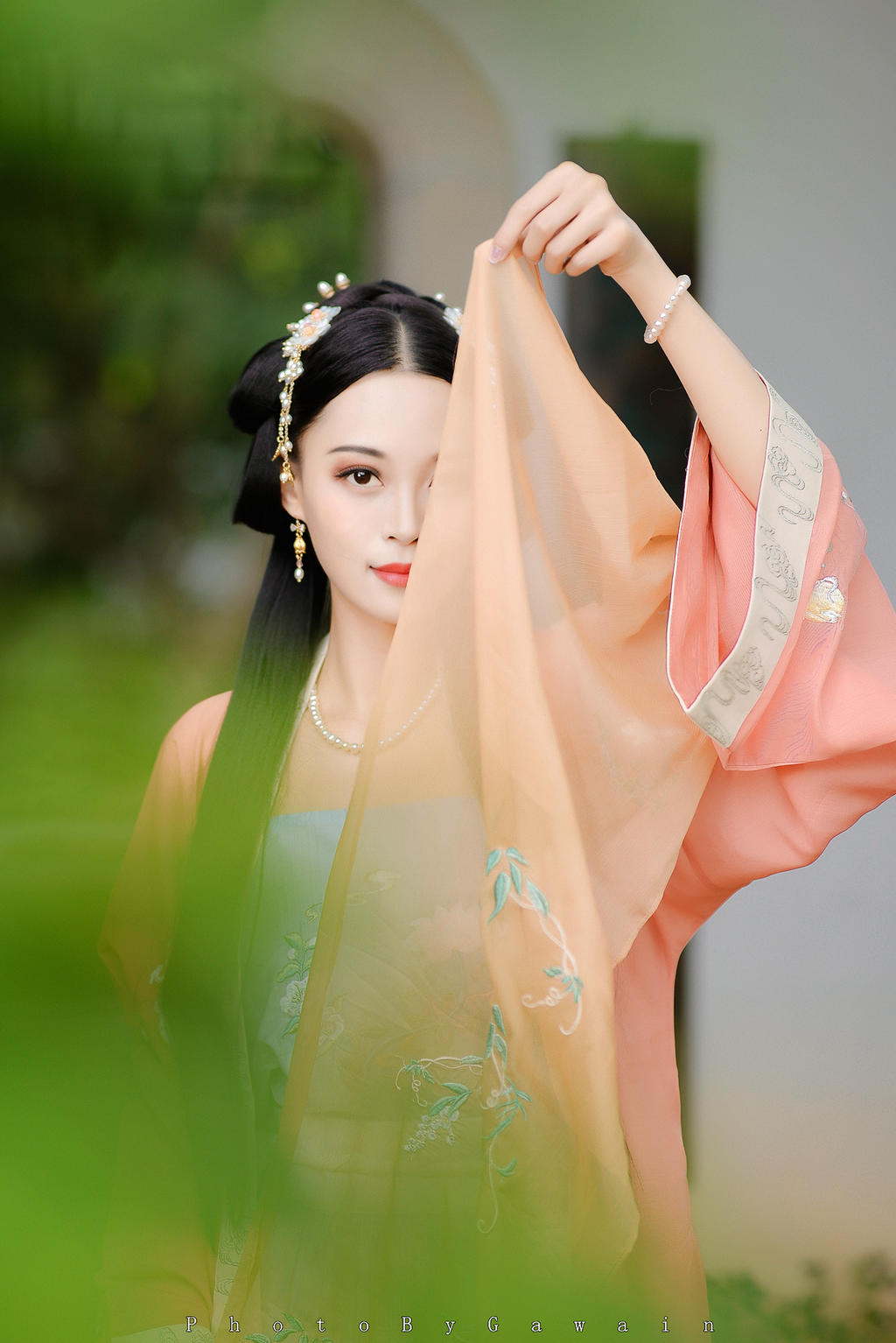 长发及腰古装美女清秀绝俗写真