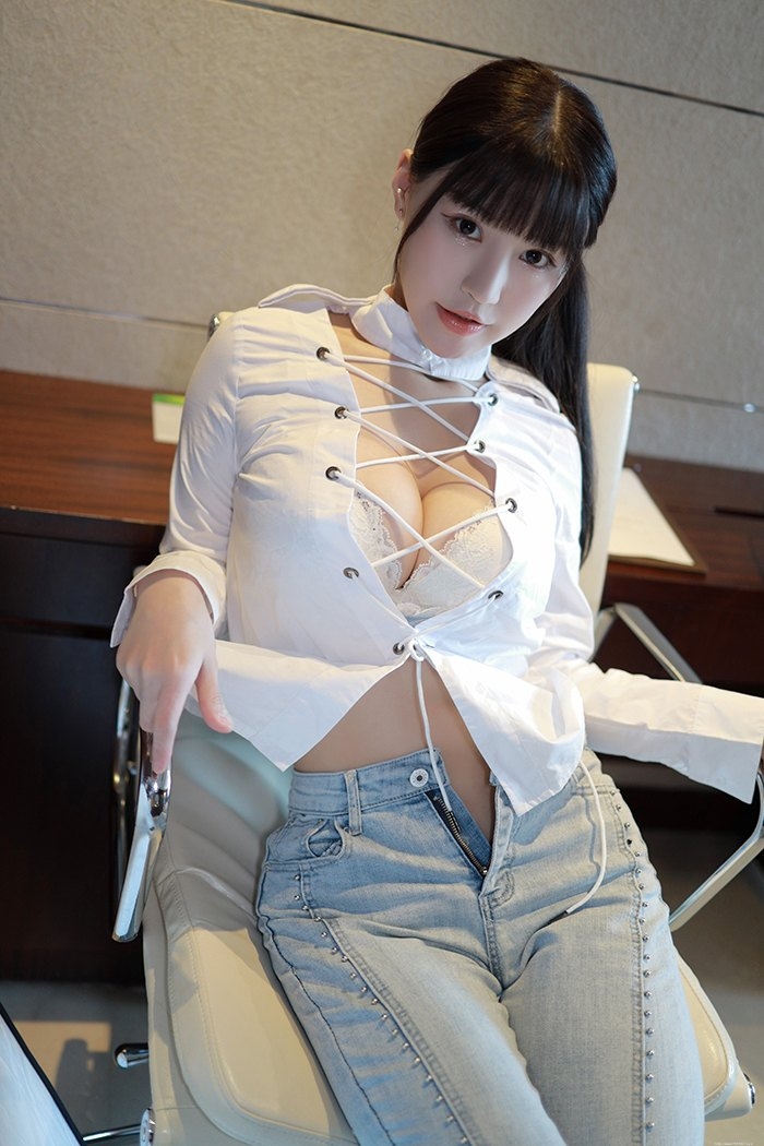 天生尤物朱可儿童颜巨乳