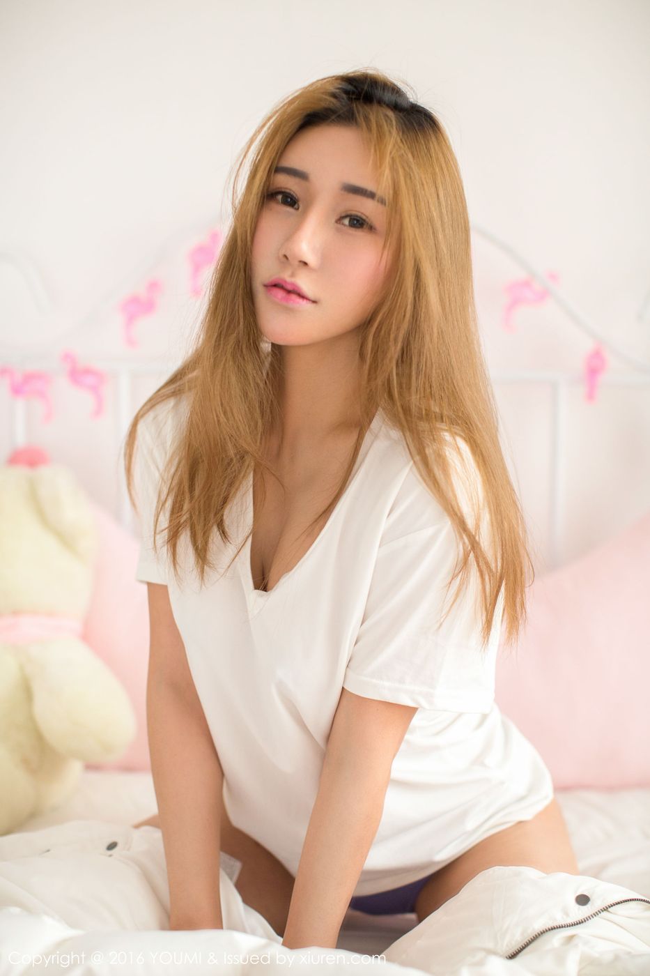 [YouMi尤蜜荟] 清新萌女神宋梓诺Bee丝袜美腿私房床照套图 Vol.001