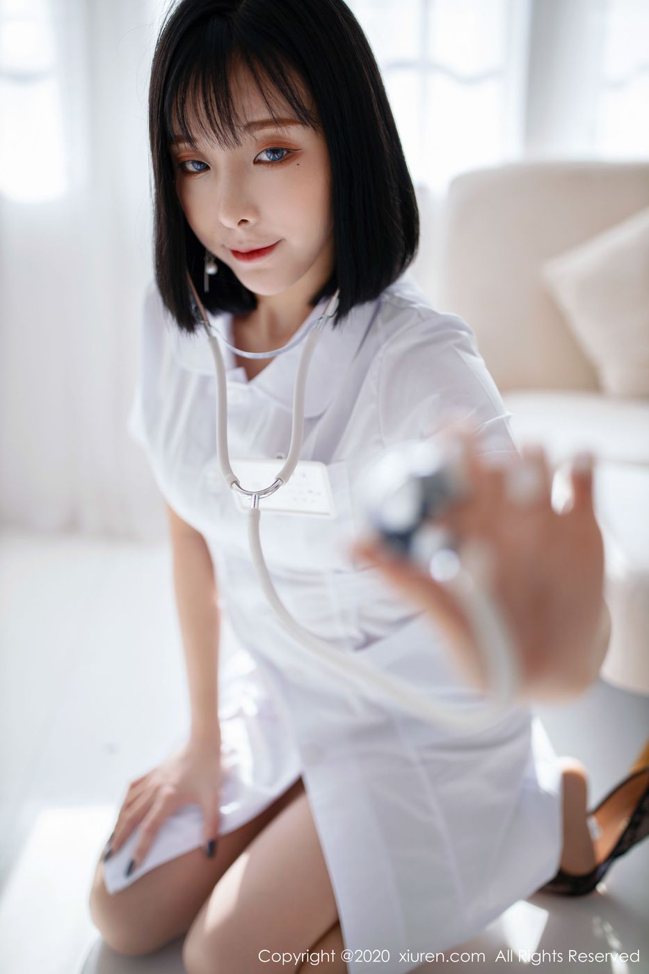 [XIUREN秀人网] 美女模特陈小喵白衣小护士无内肉丝高跟写真 No.1947
