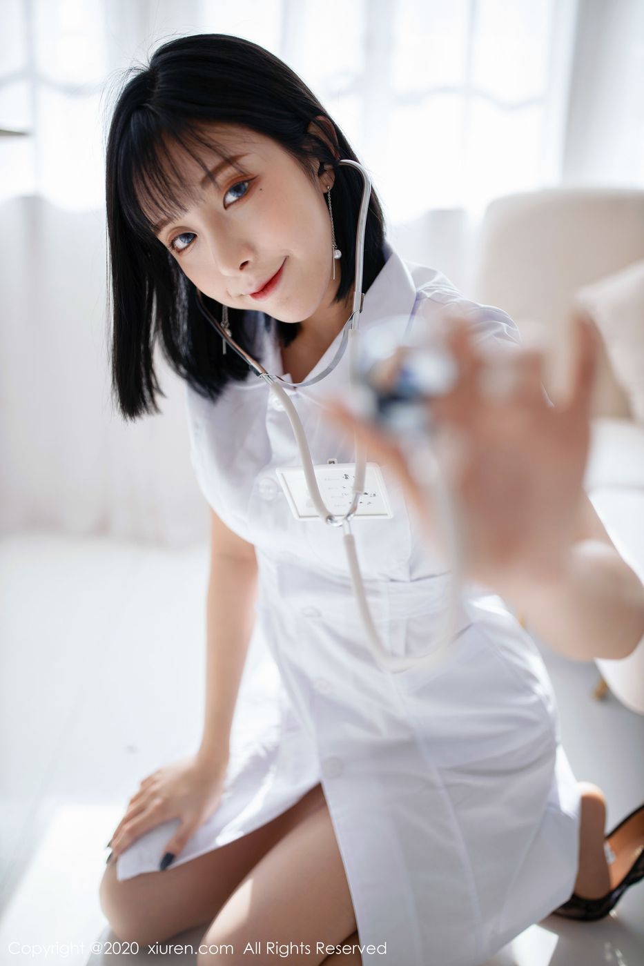 [XIUREN秀人网] 美女模特陈小喵白衣小护士无内肉丝高跟写真 No.1947