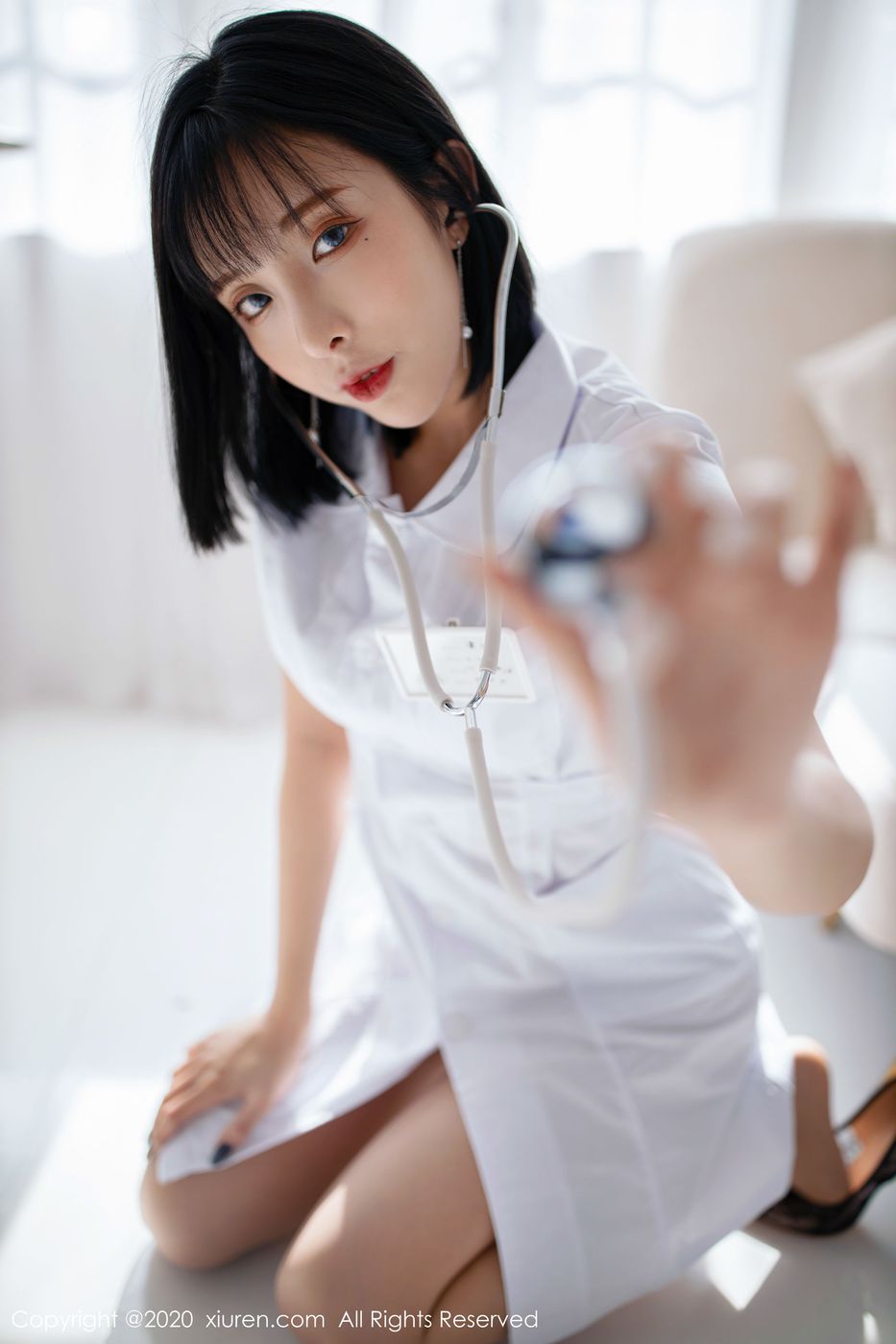 [XIUREN秀人网] 美女模特陈小喵白衣小护士无内肉丝高跟写真 No.1947
