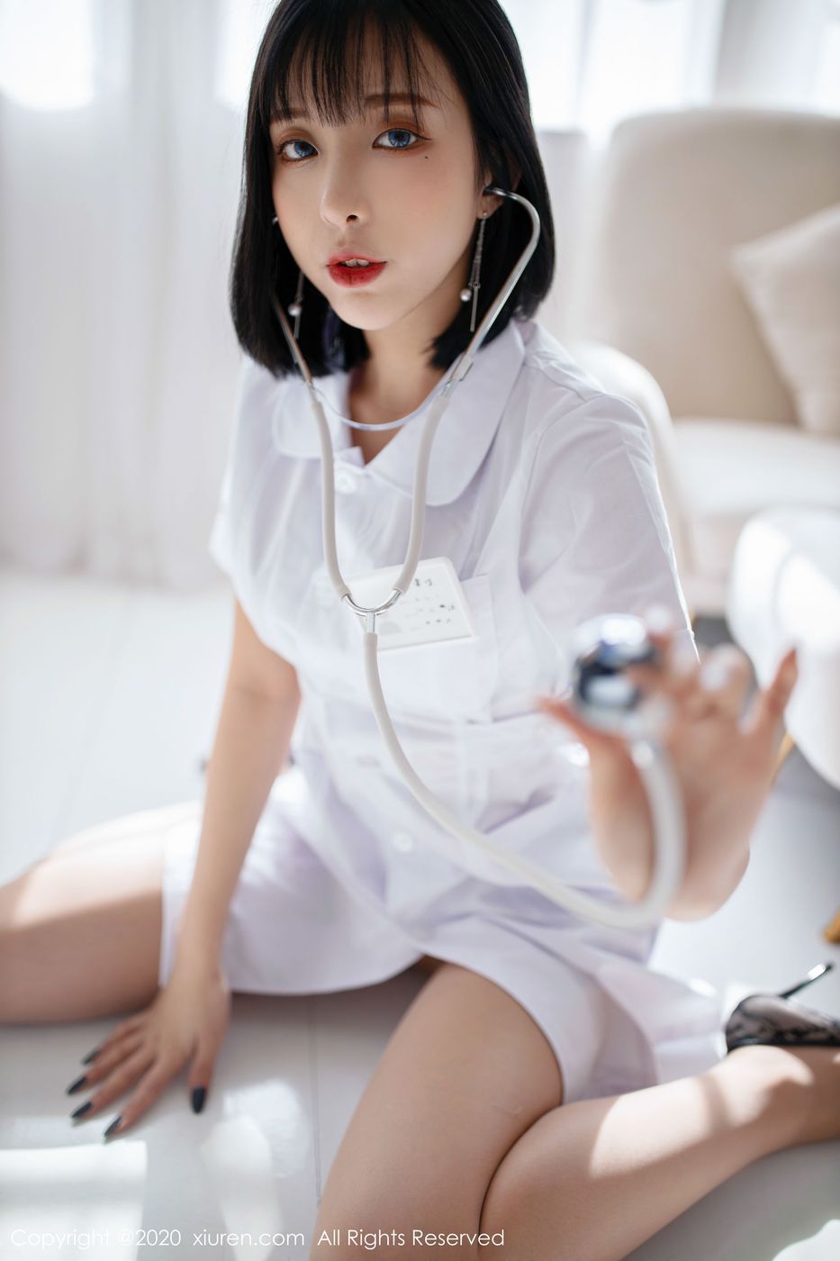 [XIUREN秀人网] 美女模特陈小喵白衣小护士无内肉丝高跟写真 No.1947