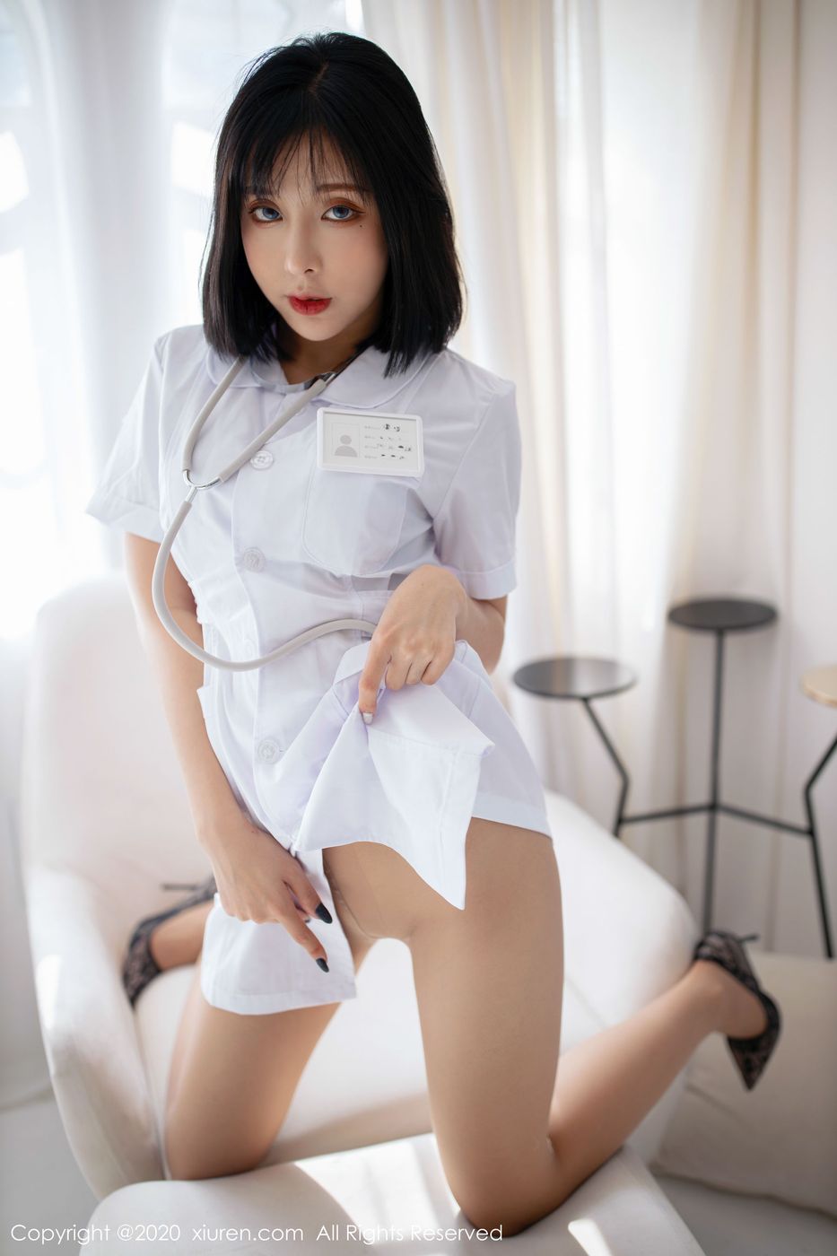 [XIUREN秀人网] 美女模特陈小喵白衣小护士无内肉丝高跟写真 No.1947