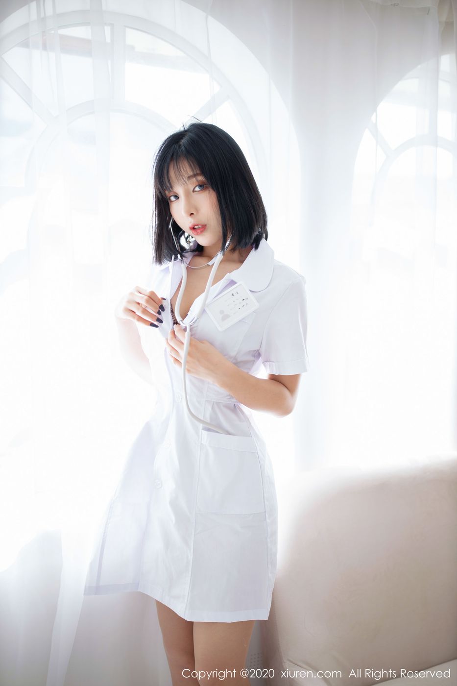 [XIUREN秀人网] 美女模特陈小喵白衣小护士无内肉丝高跟写真 No.1947