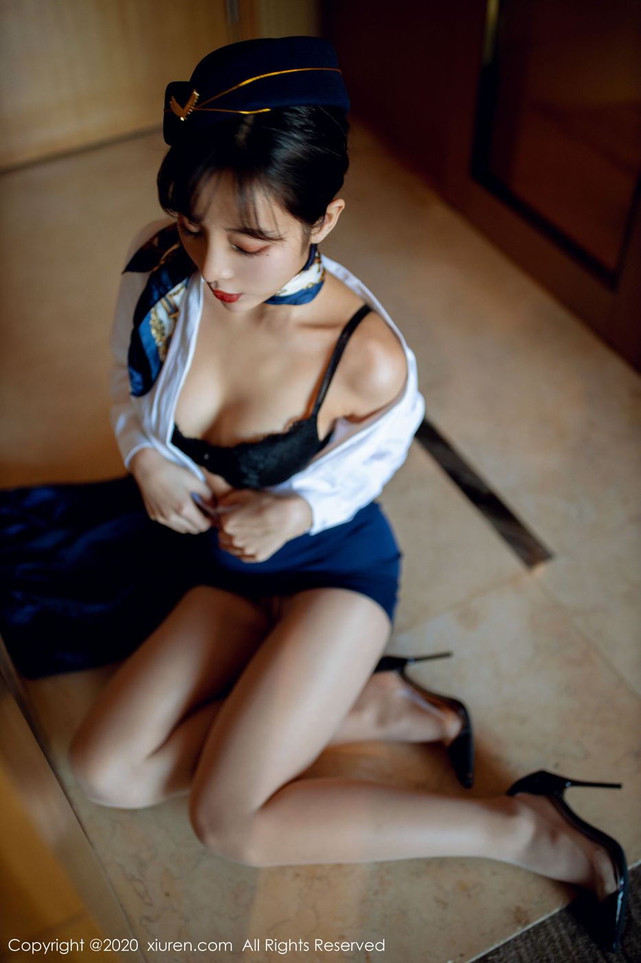[XiuRen秀人网] 模特陈小喵空姐制服丝袜美腿私房性感写真 No.2119