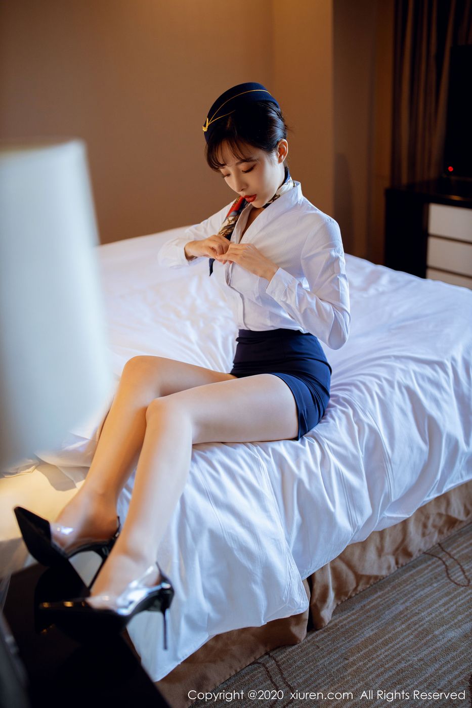 [XiuRen秀人网] 模特陈小喵空姐制服丝袜美腿私房性感写真 No.2119