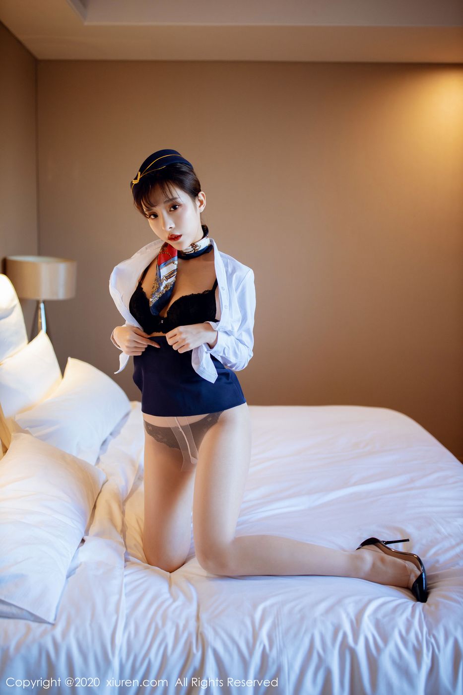 [XiuRen秀人网] 模特陈小喵空姐制服丝袜美腿私房性感写真 No.2119