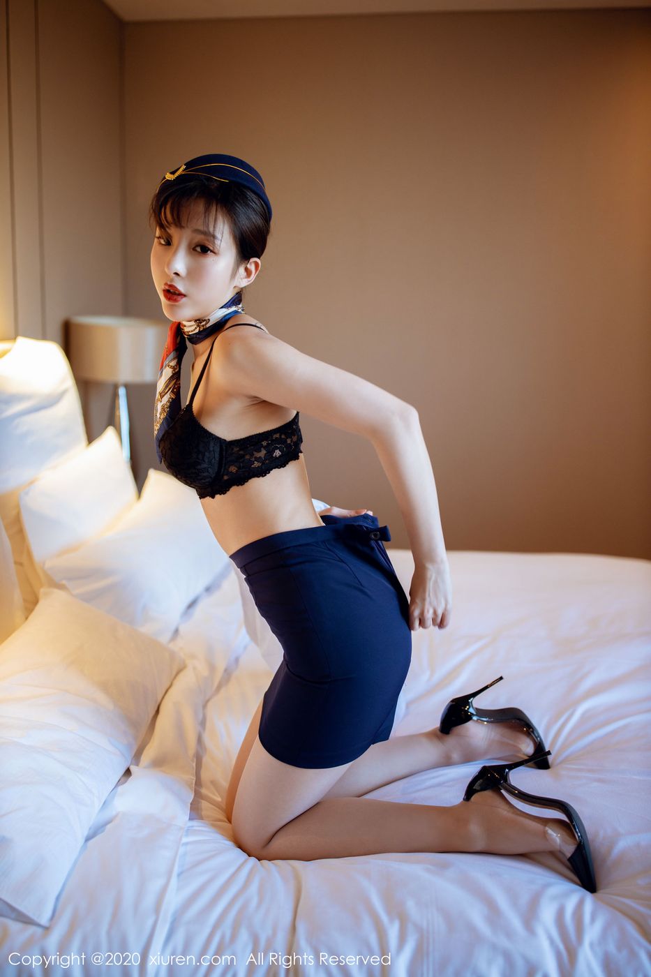 [XiuRen秀人网] 模特陈小喵空姐制服丝袜美腿私房性感写真 No.2119