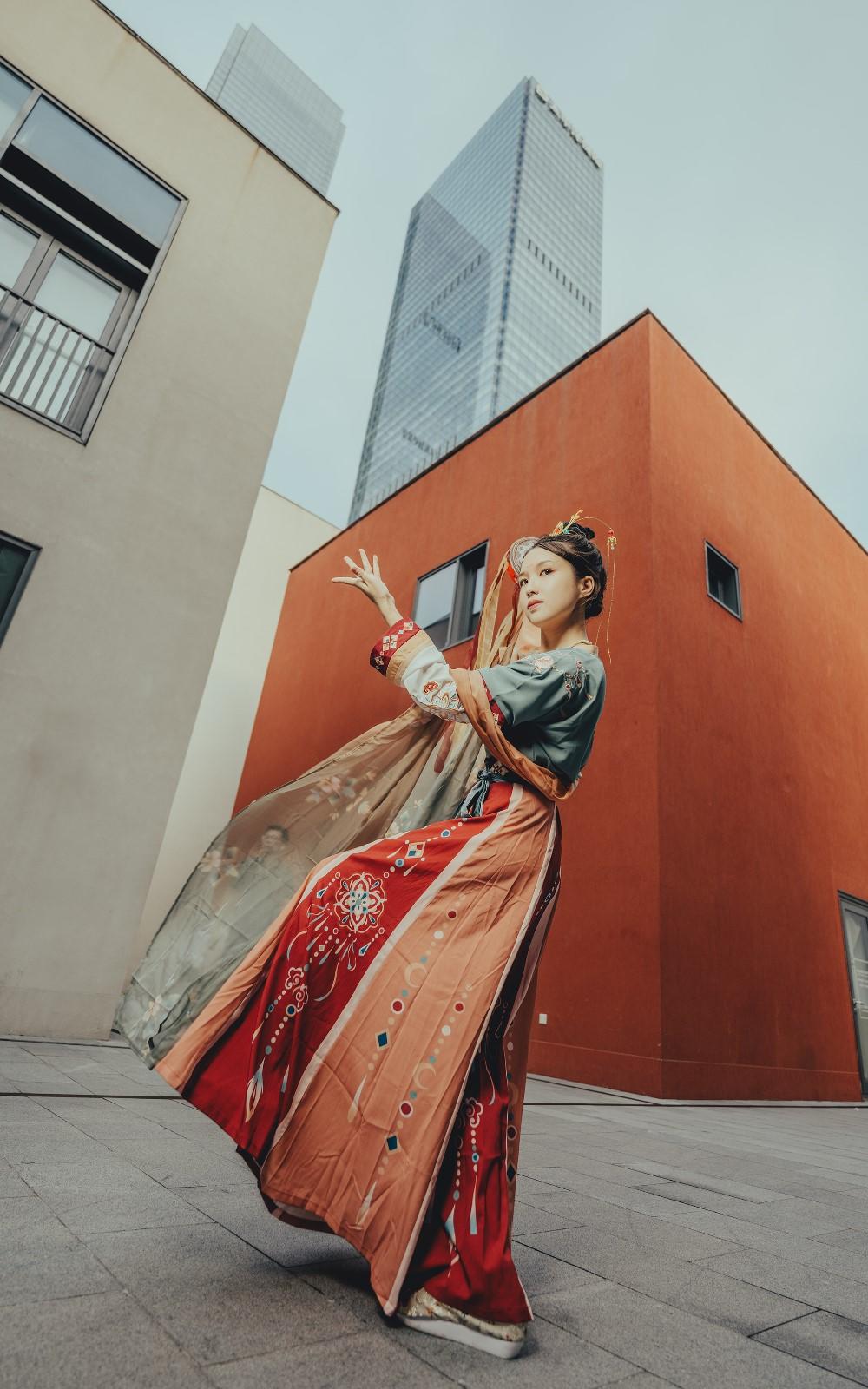 国风古韵敦煌美女翩翩起舞写真