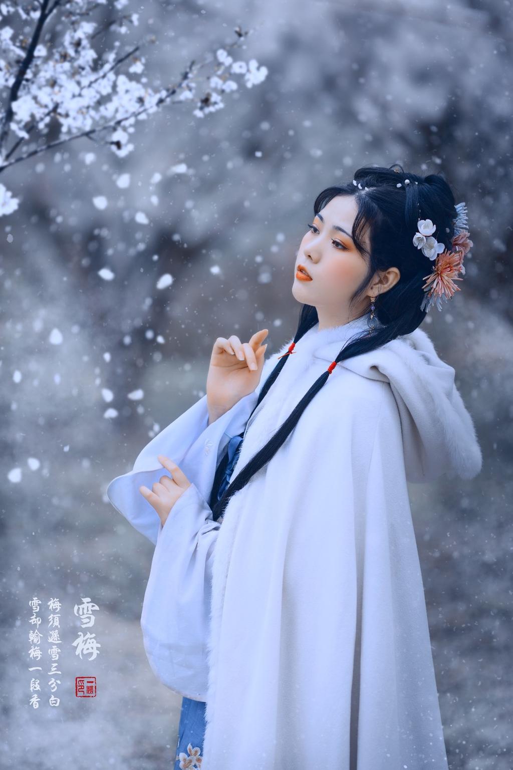 白衣古装美女漫天白雪唯美写真