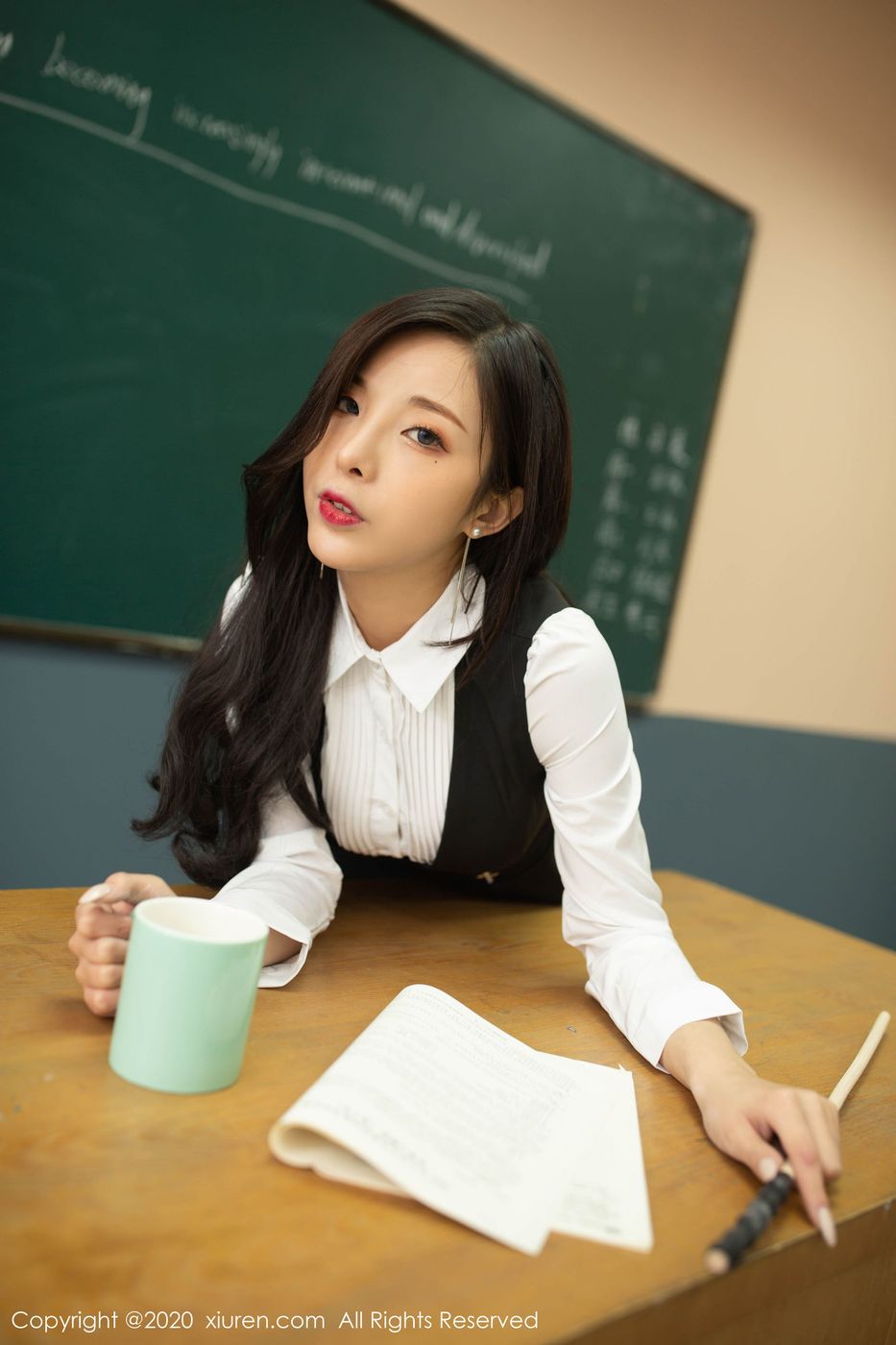 [XiuRen秀人网] 美女模特陈小喵黑丝美腿女教师主题性感写真 No.2172