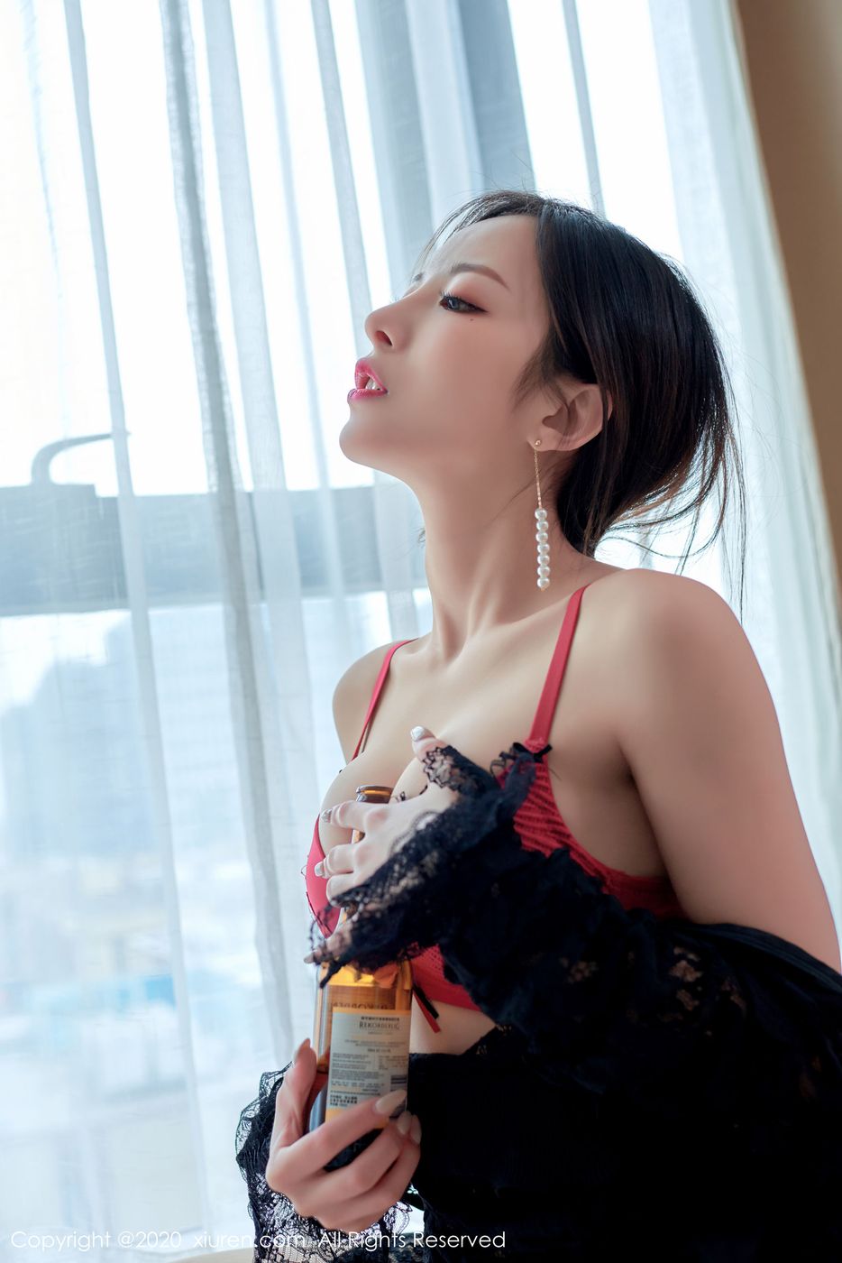 [XiuRen秀人网] 美女模特陈小喵《偶遇醉酒的女主》剧情性感写真 No.2184