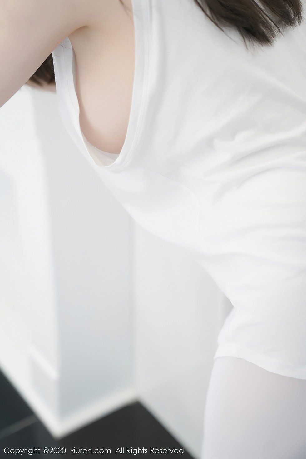 XiuRen第2557期_女神糯美子Mini性感家政女仆主题超薄无内白丝裤袜极致诱惑写真106P