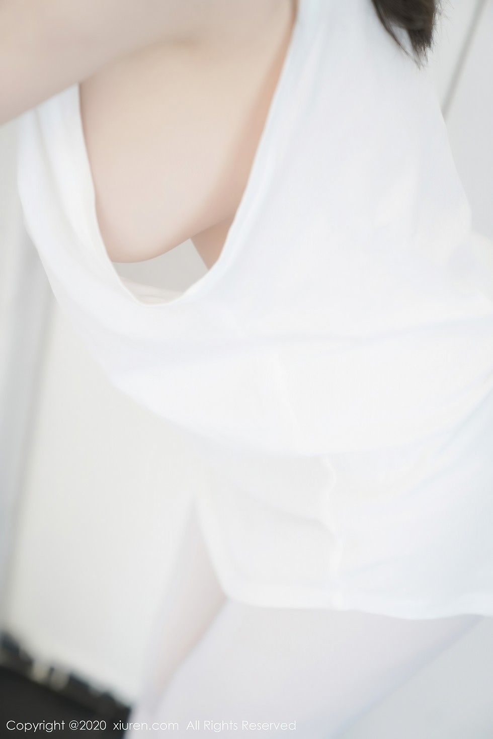 XiuRen第2557期_女神糯美子Mini性感家政女仆主题超薄无内白丝裤袜极致诱惑写真106P