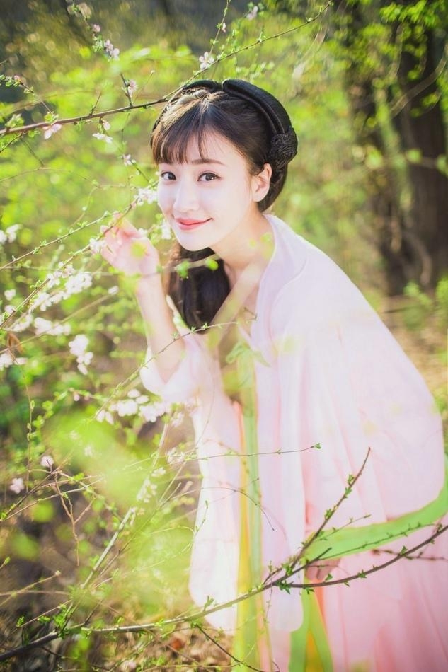 粉嫩迷人古装美女清新唯美写真
