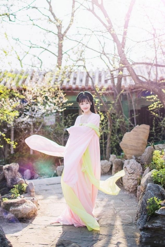 粉嫩迷人古装美女清新唯美写真