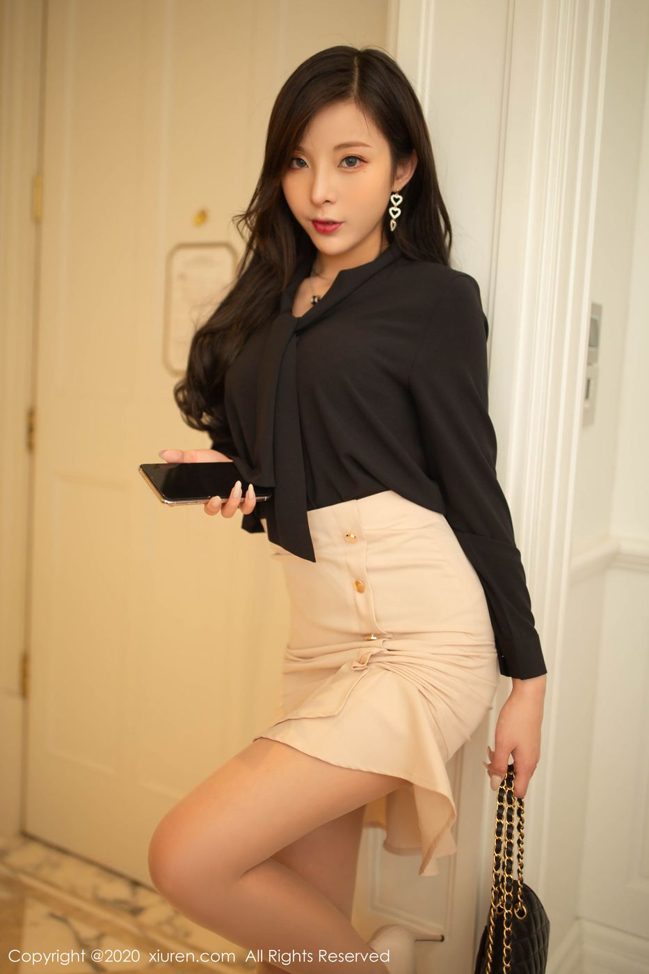 [XiuRen秀人网] 美女模特陈小喵陈总报恩记职场诱惑轻熟女主题写真 No.2245