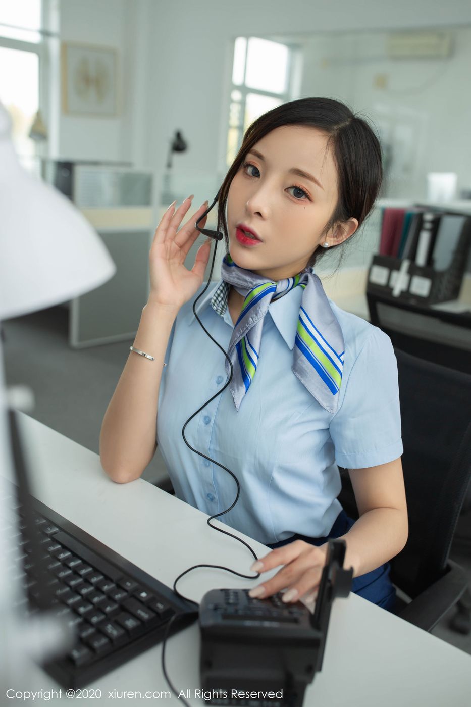 [XiuRen秀人网] 美女模特陈小喵客服小姐姐职场OL主题性感写真 No.2257