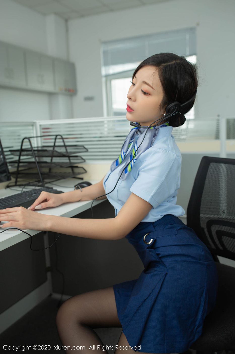 [XiuRen秀人网] 美女模特陈小喵客服小姐姐职场OL主题性感写真 No.2257