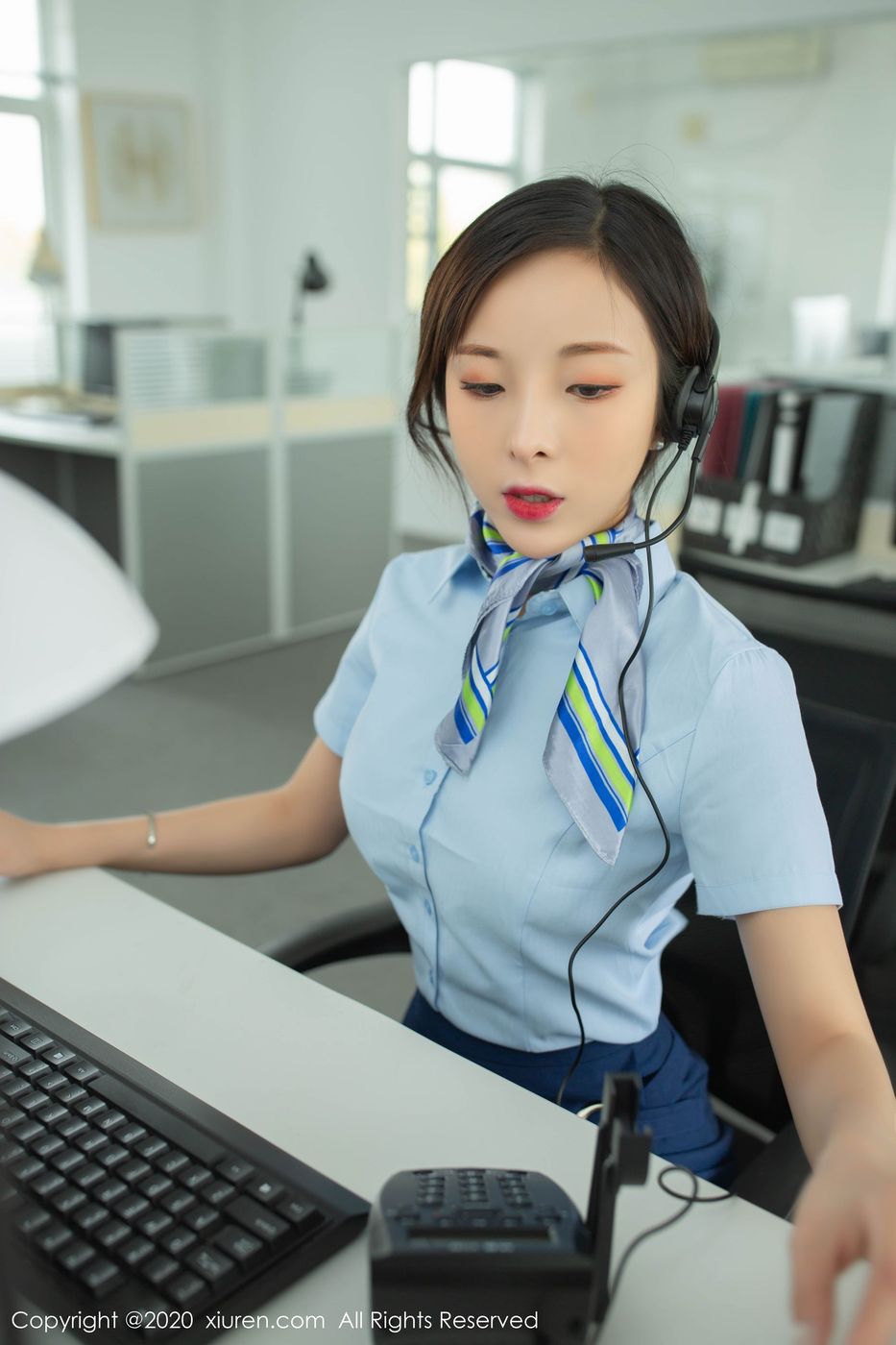 [XiuRen秀人网] 美女模特陈小喵客服小姐姐职场OL主题性感写真 No.2257