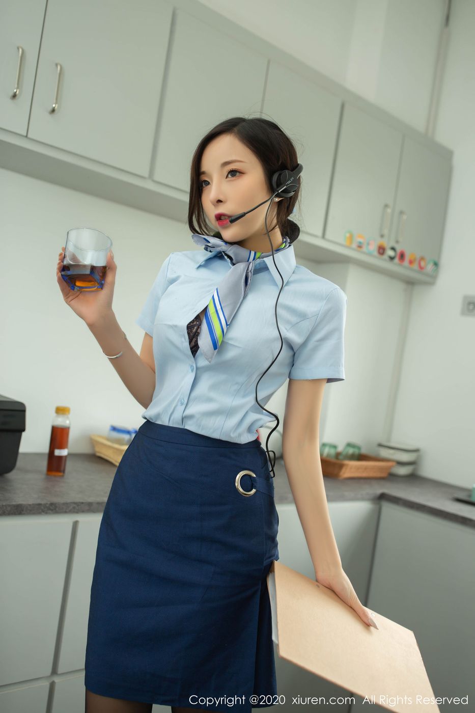 [XiuRen秀人网] 美女模特陈小喵客服小姐姐职场OL主题性感写真 No.2257