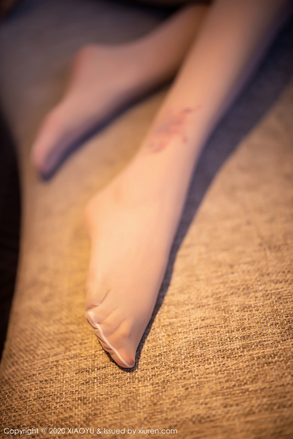 [XiaoYu画语界]Vol.384_女神冯木木LRIS私房白色蕾丝内衣配白丝袜秀翘臀诱惑写真90P