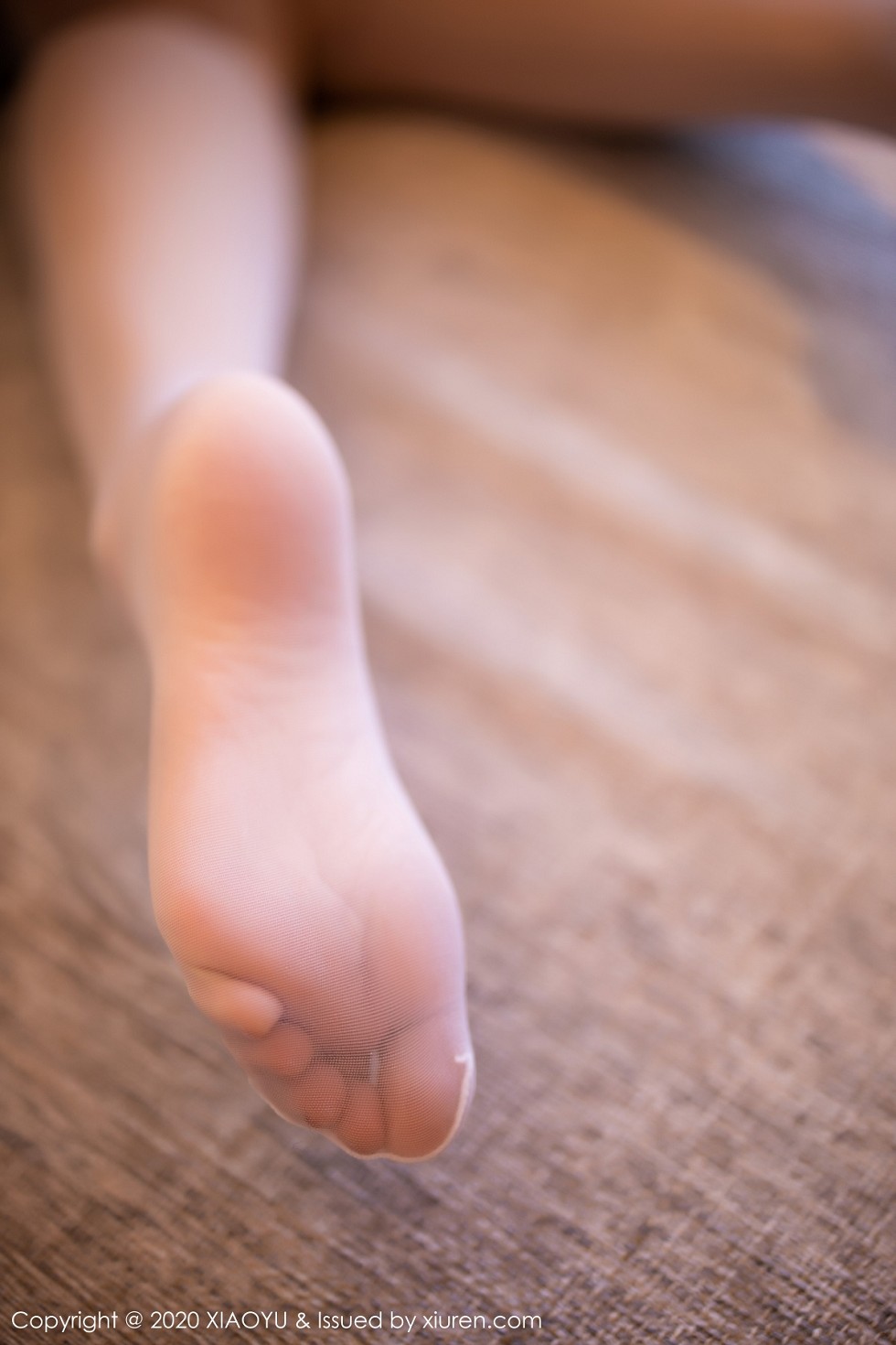 [XiaoYu画语界]Vol.384_女神冯木木LRIS私房白色蕾丝内衣配白丝袜秀翘臀诱惑写真90P