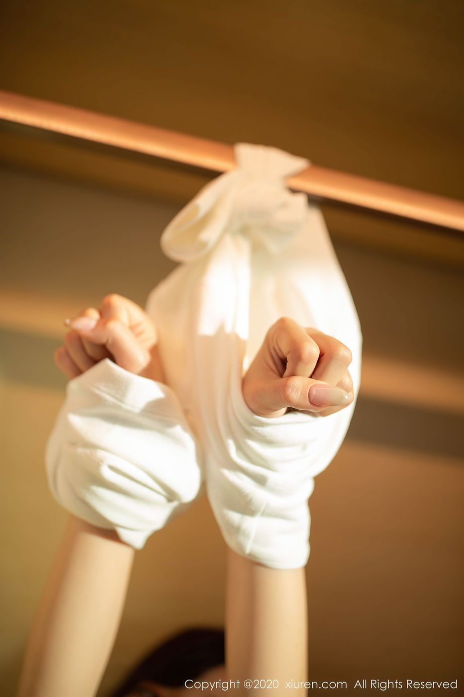[XIUREN秀人网] 性感模特陈小喵丝袜美腿束缚衣橱主题写真 No.2296