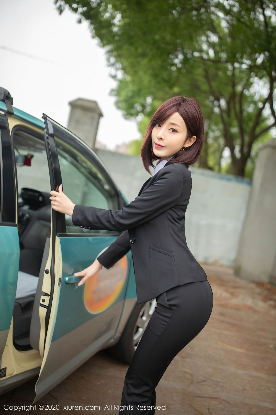 [XIUREN秀人网] 性感女神陈小喵丰腴有致熟女气息三亚旅拍 No.2322