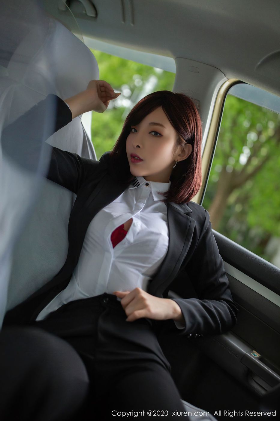 [XIUREN秀人网] 性感女神陈小喵丰腴有致熟女气息三亚旅拍 No.2322