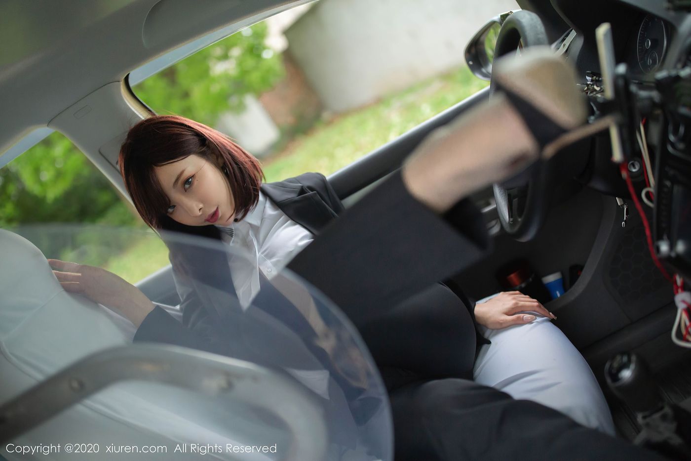 [XIUREN秀人网] 性感女神陈小喵丰腴有致熟女气息三亚旅拍 No.2322