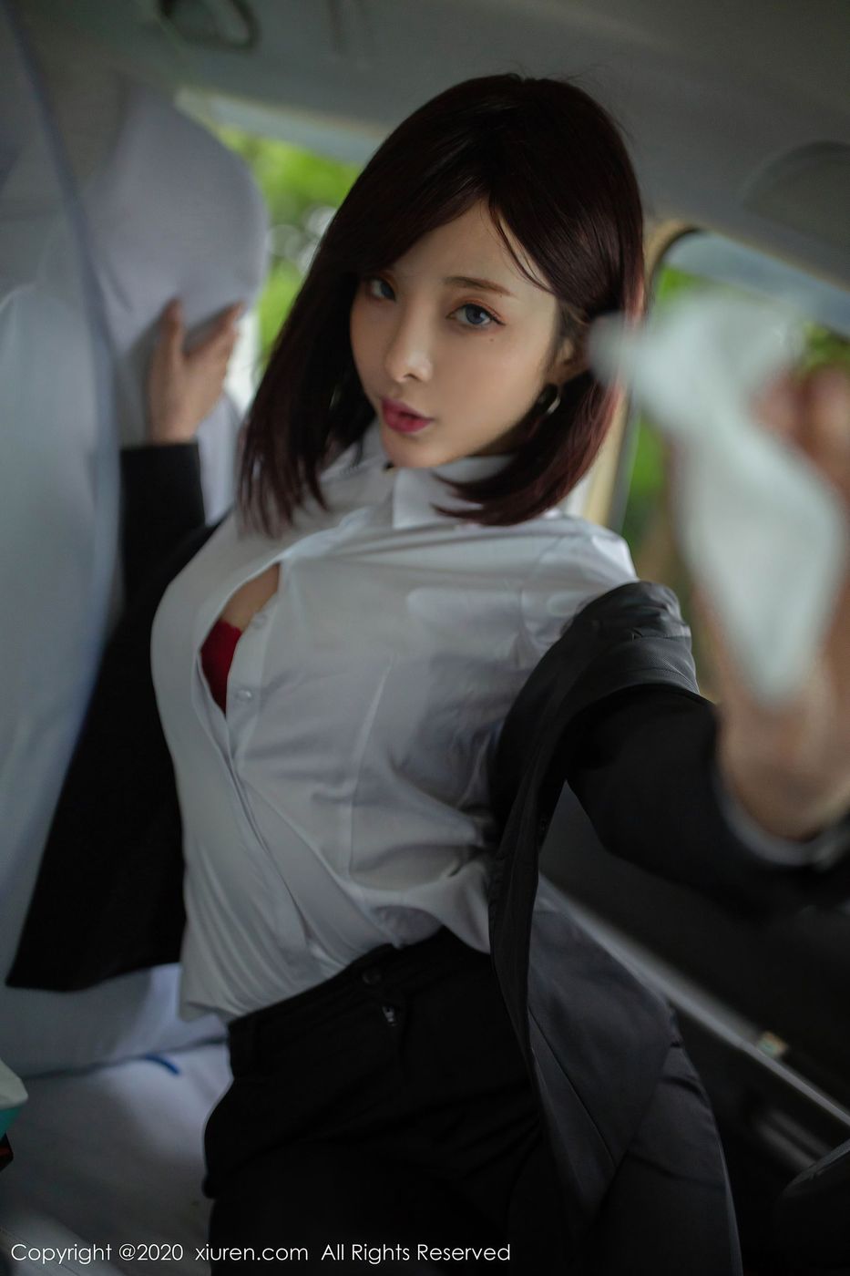 [XIUREN秀人网] 性感女神陈小喵丰腴有致熟女气息三亚旅拍 No.2322