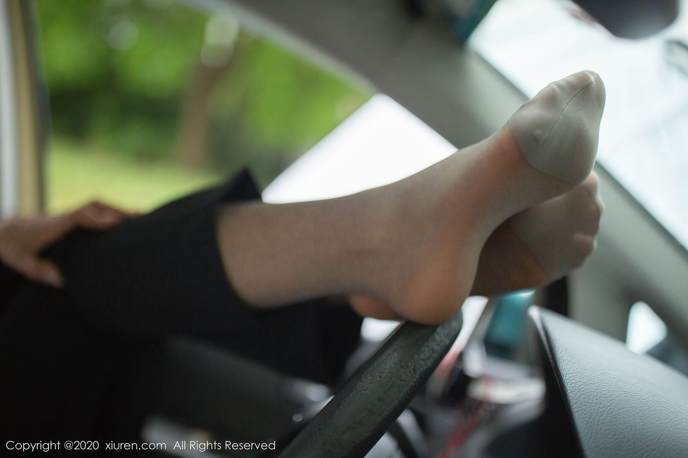 [XIUREN秀人网] 性感女神陈小喵丰腴有致熟女气息三亚旅拍 No.2322