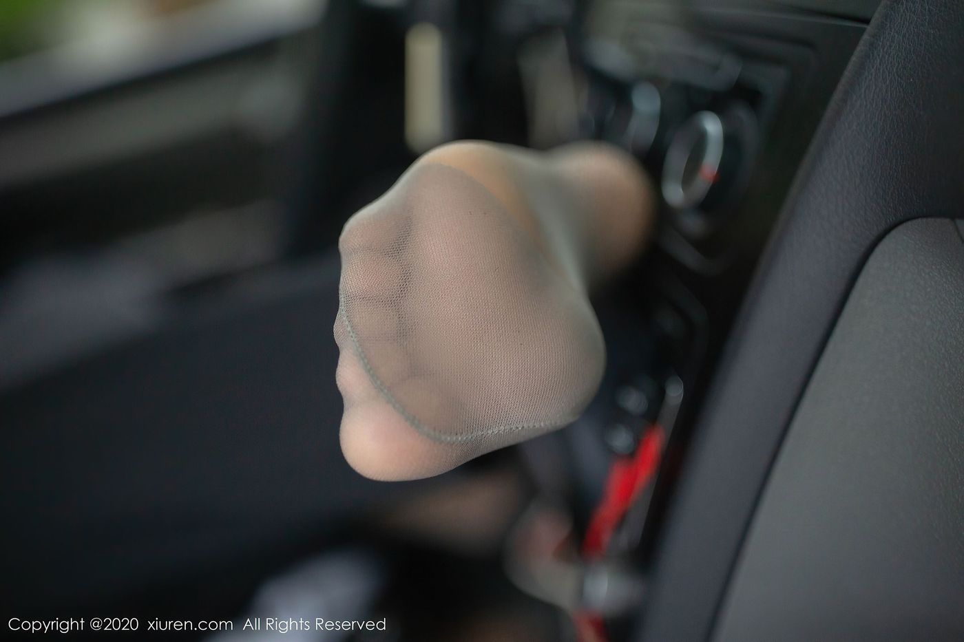 [XIUREN秀人网] 性感女神陈小喵丰腴有致熟女气息三亚旅拍 No.2322