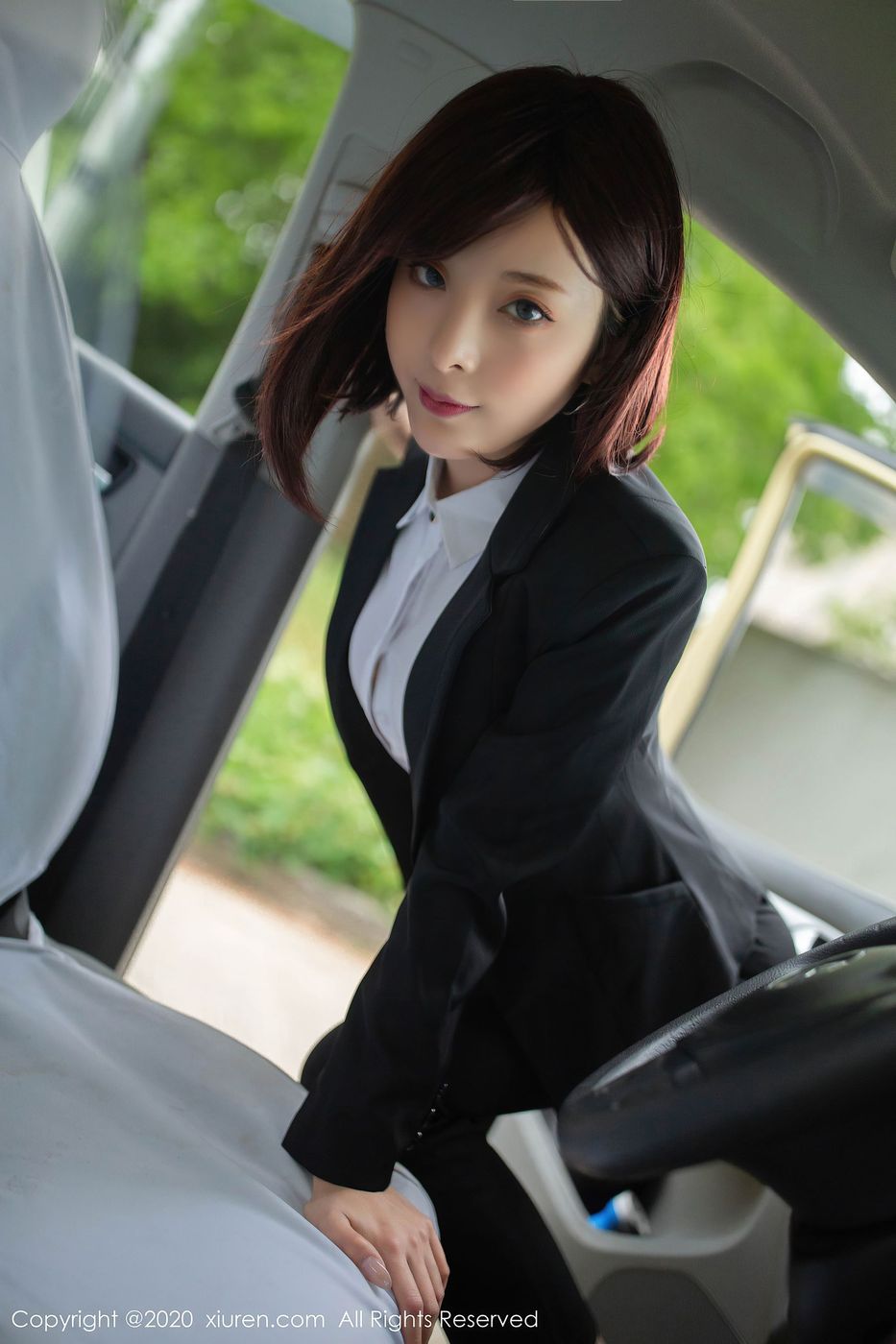 [XIUREN秀人网] 性感女神陈小喵丰腴有致熟女气息三亚旅拍 No.2322