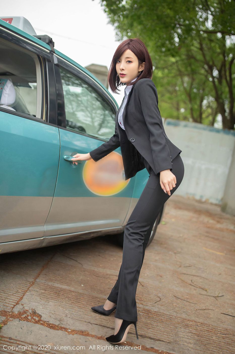 [XIUREN秀人网] 性感女神陈小喵丰腴有致熟女气息三亚旅拍 No.2322