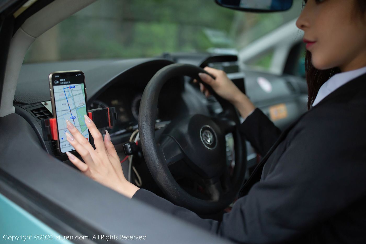 [XIUREN秀人网] 性感女神陈小喵丰腴有致熟女气息三亚旅拍 No.2322