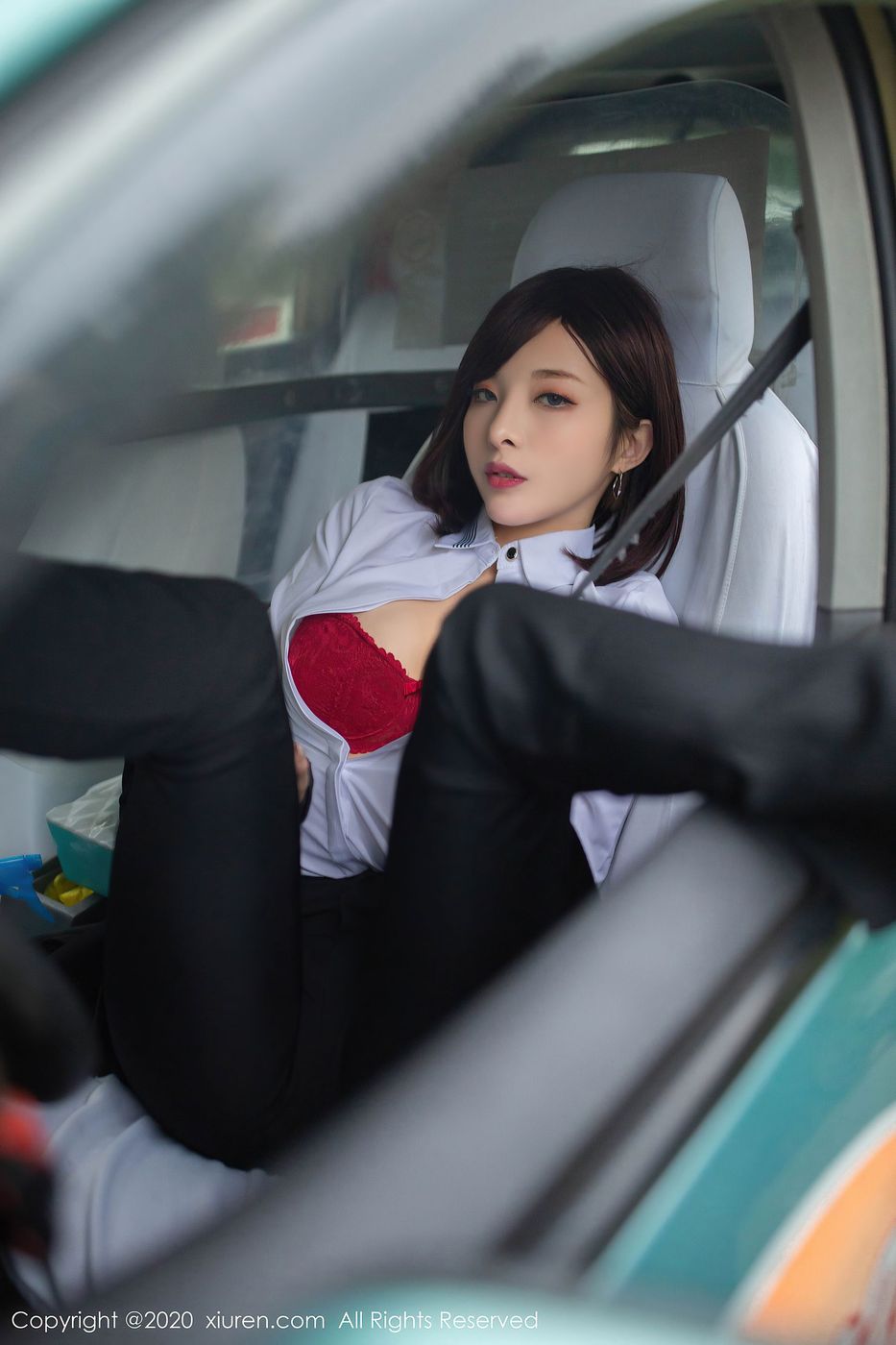 [XIUREN秀人网] 性感女神陈小喵丰腴有致熟女气息三亚旅拍 No.2322