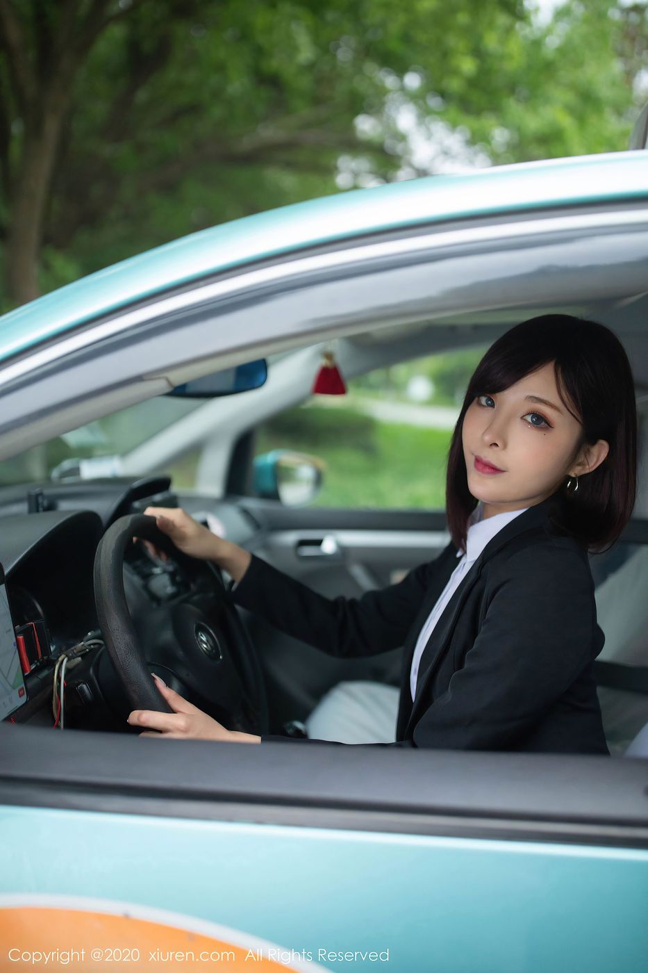 [XIUREN秀人网] 性感女神陈小喵丰腴有致熟女气息三亚旅拍 No.2322