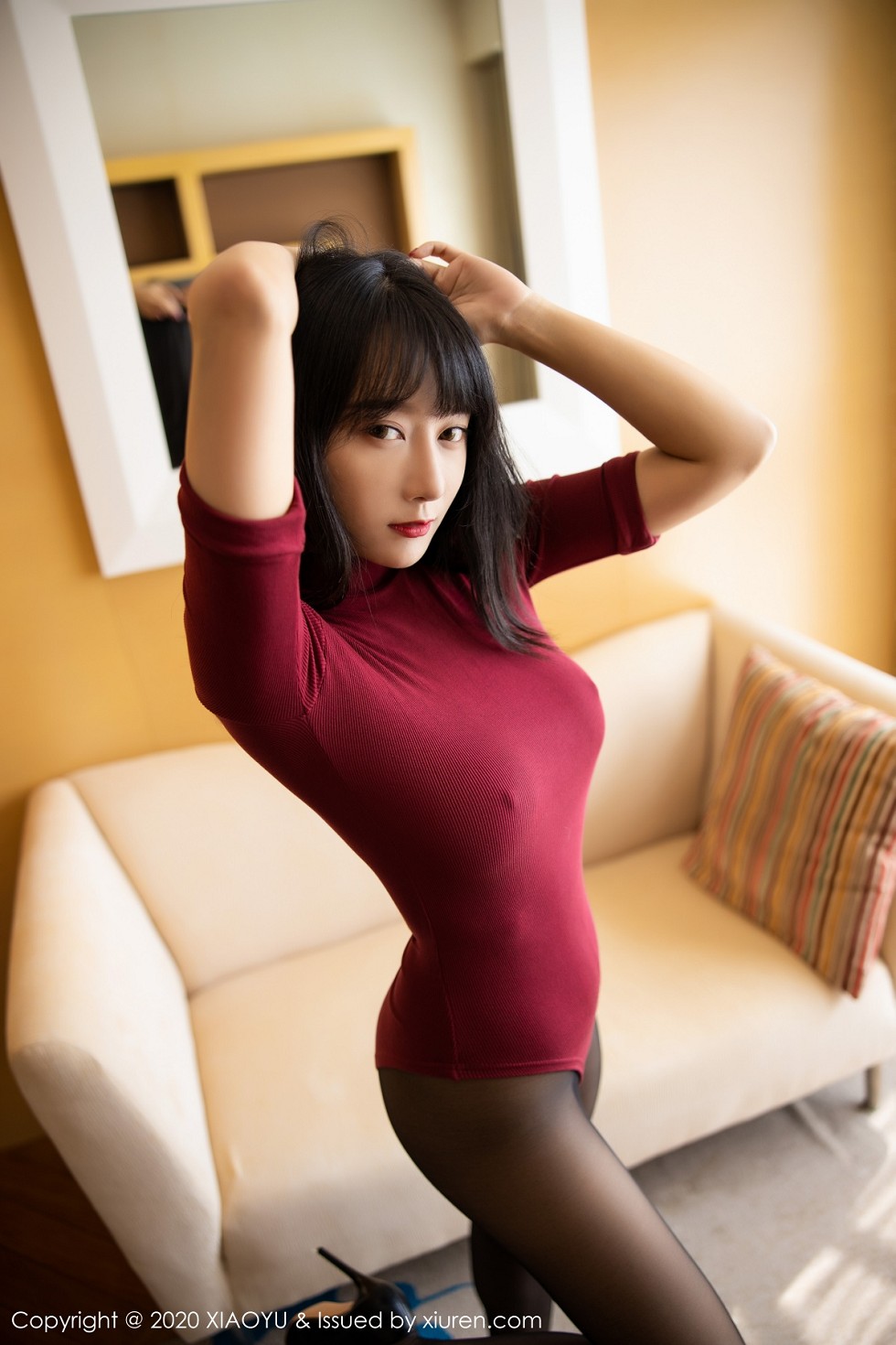 [XiaoYu画语界]Vol.390_嫩模何嘉颖私房猩红连体衣配黑丝裤袜秀翘臀美腿撩人诱惑写真105P